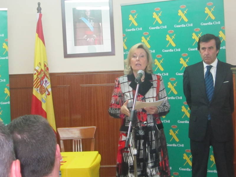 La delegada del Gobierno en Madrid, Amparo Valcarce, participa en la entrega de material al SEPRONA