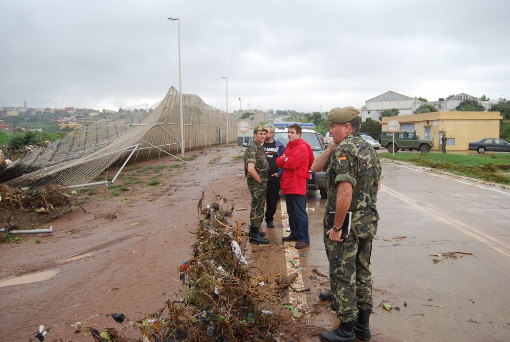 La Delegación del Gobierno moviliza todos sus efectivos para paliar los efectos de las inundaciones que sufre Melilla. 