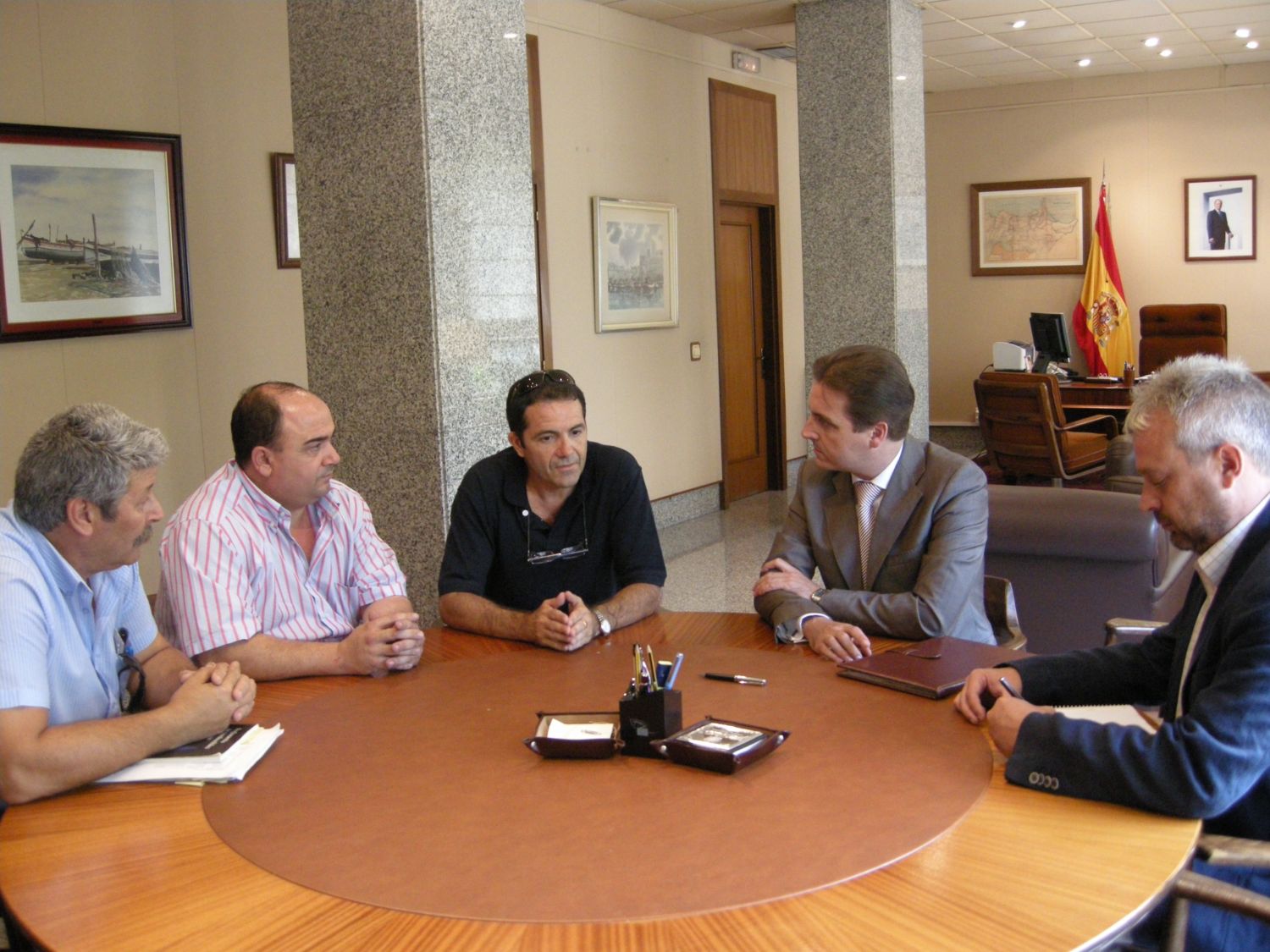 La Asociación de Empresarios Instaladores y Mantenedores de Melilla es recibida por el Delegado del Gobierno.