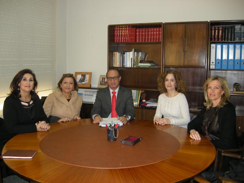 El Delegado del Gobierno recibe al equipo decanal de la Facultad de Enfermería del Campus de Melilla