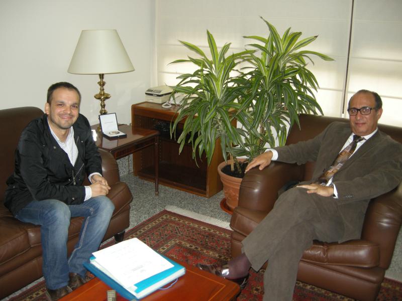El presidente de ADOME, Daniel Aguilar, con el Delegado del Gobierno