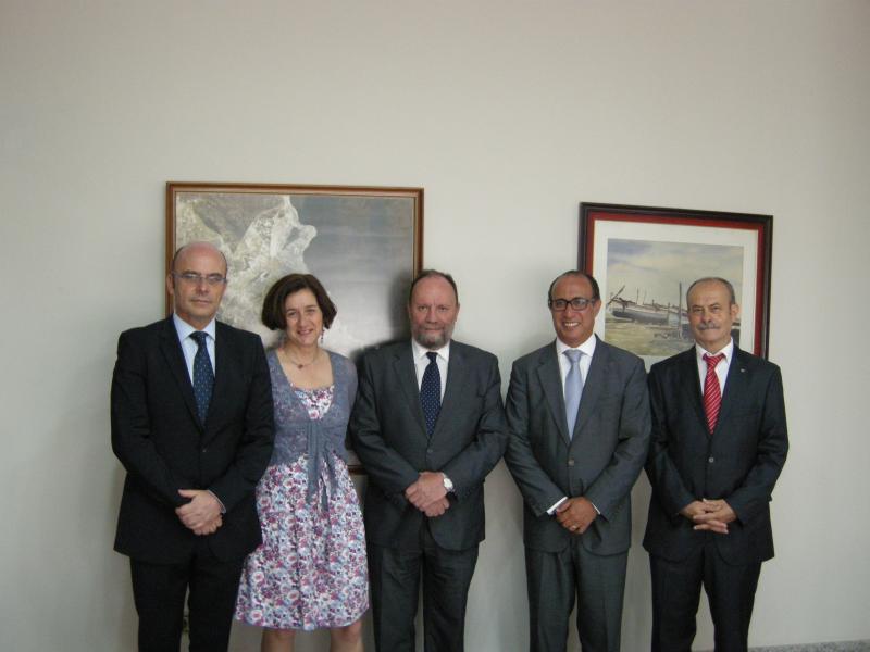 el Rector y otros representantes de la UGR junto al Delegado del Gobierno en Melilla, Abdelmalik El Barkani