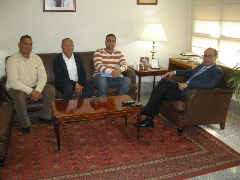 Reunión mantenida entre los directivos de la Comunidad Gitana de Melilla y el Delegado del Gobierno