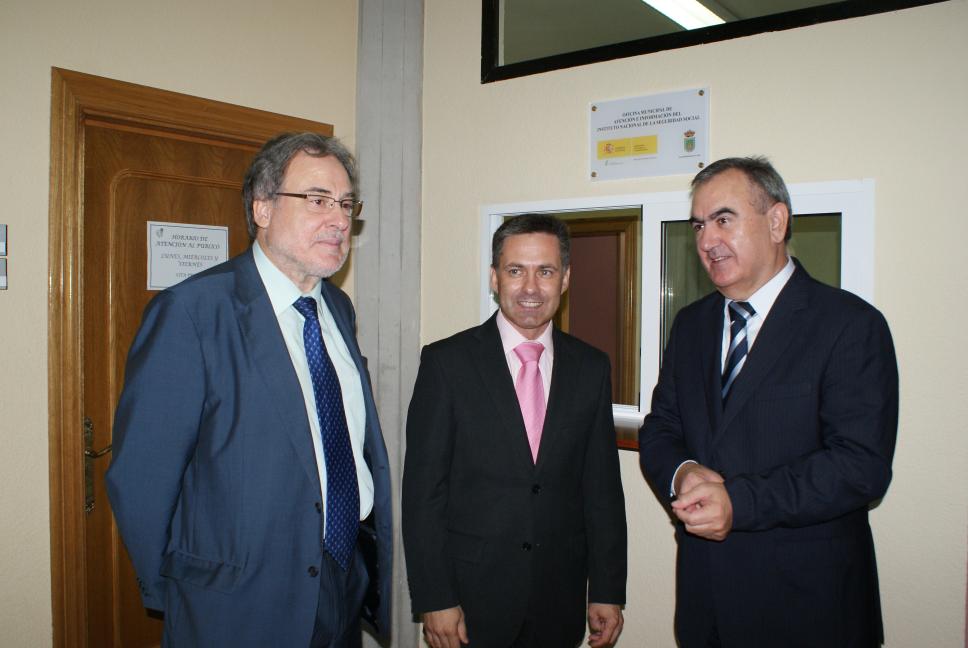 El delegado del Gobierno inaugura junto al alcalde de Ceutí la nueva Oficina del Instituto Nacional de la Seguridad Social del municipio