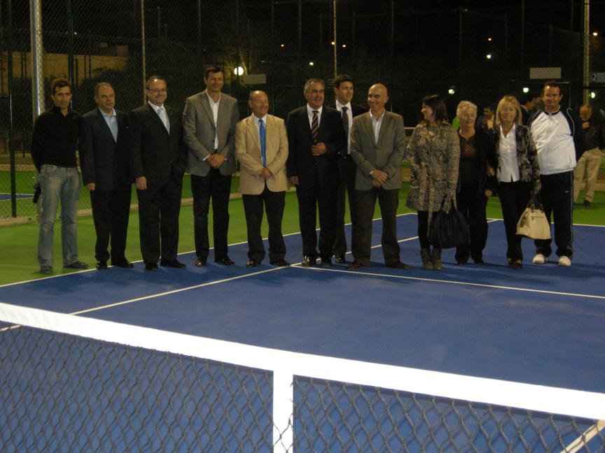 El delegado del Gobierno y el alcalde de Alhama inauguran las pistas de tenis construidas con cargo al Fondo Estatal de Inversión Local 