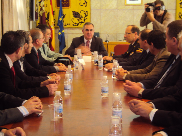 El delegado del Gobierno se reúne con los alcaldes de la Región para analizar el nuevo Fondo Estatal para el Empleo y la Sostenibilidad Local