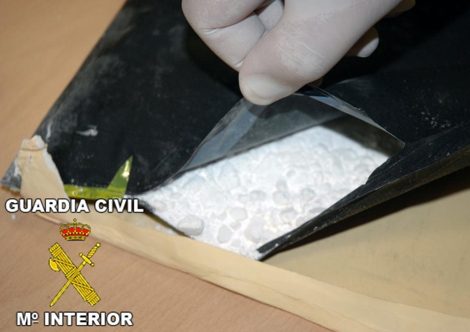 La Guardia Civil aprehende más de 6 kilos de cocaína desarticulando la organización delictiva que los introducía