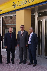 El delegado del Gobierno inaugura la nueva oficina de correos de Mula 