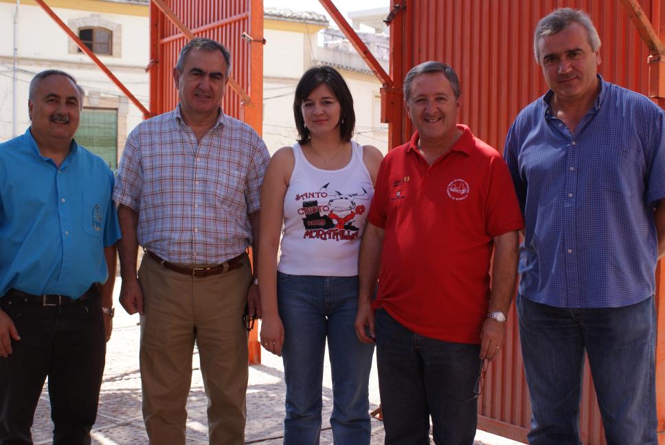 En imagen, el Alcalde de Moratalla, Juan Llorente, el Delegado del Gobierno, Rafael González Tovar, junto con concejales del Ayuntamiento en las Fiestas Moratalla.