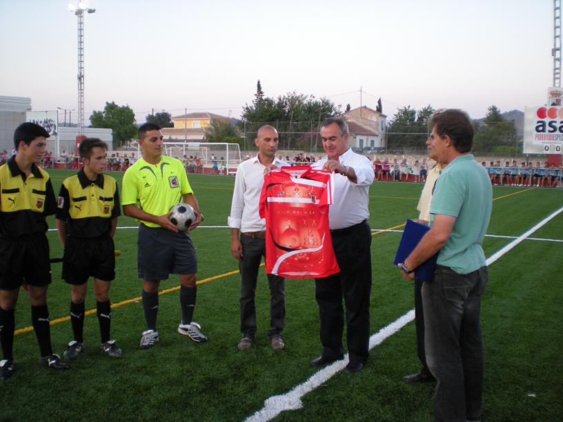 El delegado del gobierno participa en el homenaje al Club At. Cabezo de 
Torres Juvenil por su ascenso a la División de Honor del Futbol Juvenil