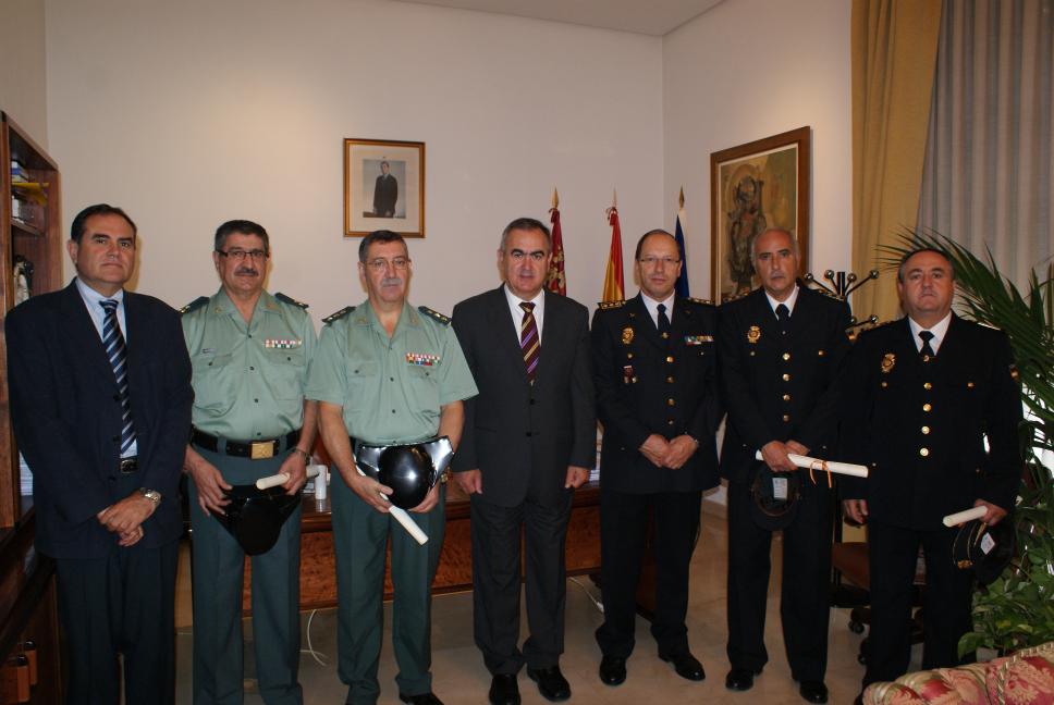 Condecorados varios miembros del Cuerpo Nacional de Policía y de la Guardia Civil
