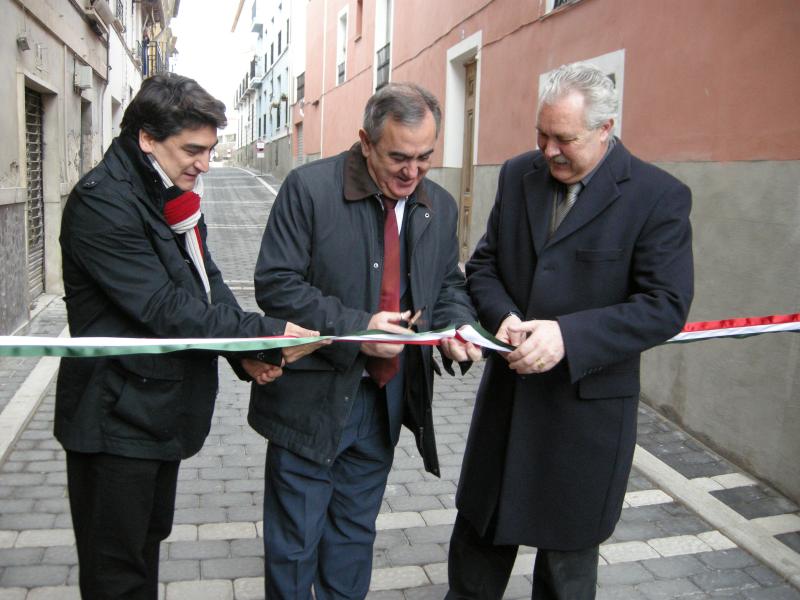 El delegado del Gobierno y el Alcalde de Cehegín inauguran las obras del Plan E realizadas en dos calles del centro de la localidad 