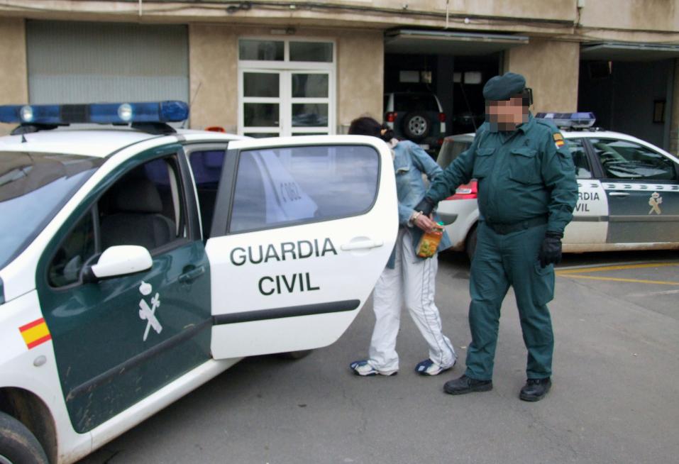 La Guardia Civil detiene a dos personas dedicadas a cometer atracos en entidades bancarias