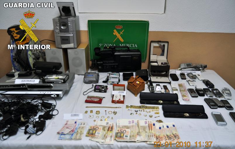 La Guardia Civil detiene a una persona por cometer cuatro robos con fuerza en viviendas
