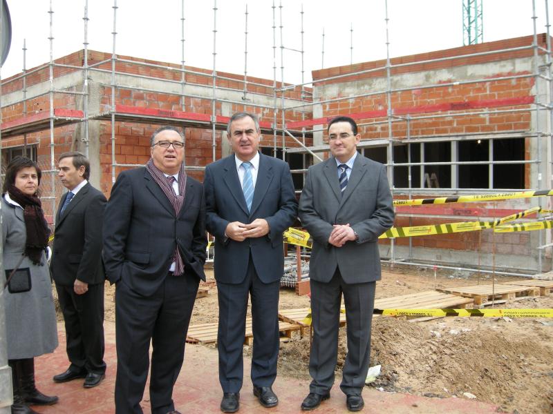 El delegado del Gobierno visita las obras del  Centro de Día para personas mayores en La Molineta