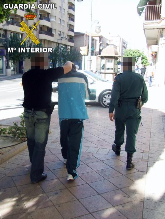 La Guardia Civil detiene a una persona por un atraco en una joyería en Murcia
