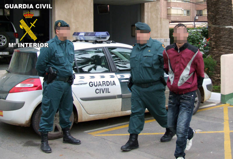 La Guardia Civil detiene a una persona en Santomera dedicada a cometer atracos 