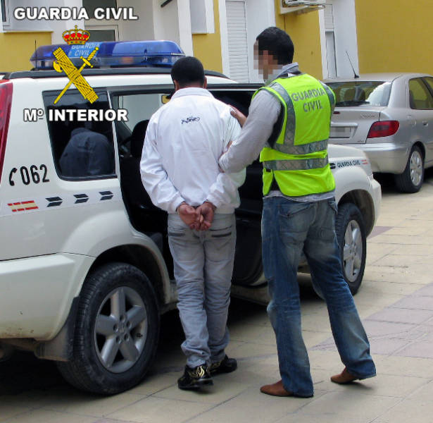 La Guardia Civil detiene a tres personas y esclarece un nuevo robo con fuerza en Alhama 
