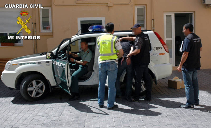 La Guardia Civil desarticula una banda juvenil dedicada a cometer daños y robos en vehículos