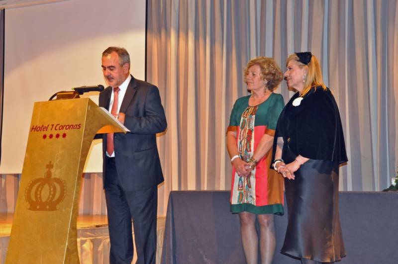 El delegado es distinguido como socio de honor de la Asociación Murciana contra el Maltrato Infantil (AMAIN)