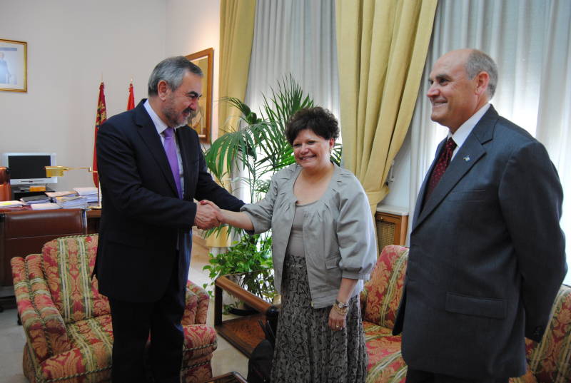 González Tovar se reunió con la embajadora de Guatemala en España
