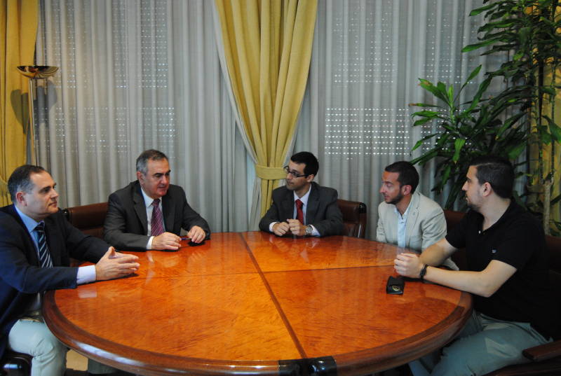 González Tovar se reunió con una representación del Colegio de Ciencias Políticas y Sociología