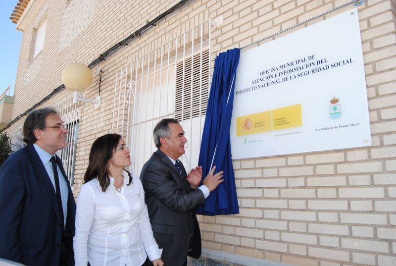 El INSS inaugura su nueva oficina de información  en el Ayuntamiento de Fuente Álamo