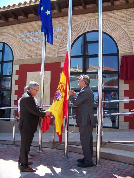 El delegado del Gobierno y el alcalde de Campos del Río inauguran el nuevo Ayuntamiento del municipio