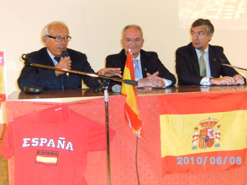 El portavoz de la Real Federación Española de Fútbol visita el Centro Penitenciario de Murcia