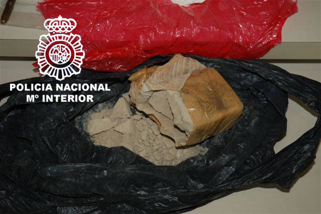 Desmantelado un piso de seguridad destinado al almacenamiento de droga y armas en Murcia