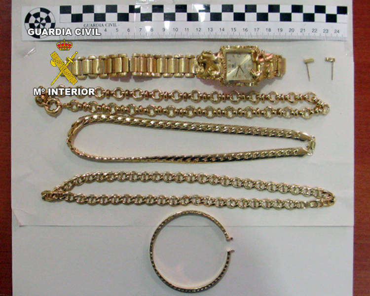 
La Guardia Civil desarticula un grupo delictivo dedicado a cometer estafas en compra-ventas de oro
