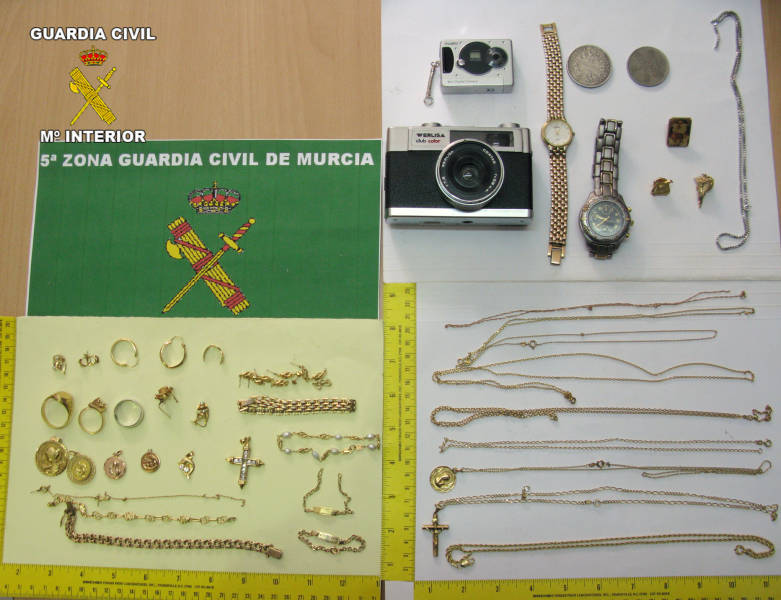 La Guardia Civil detiene a dos personas por robo de joyas en un domicilio