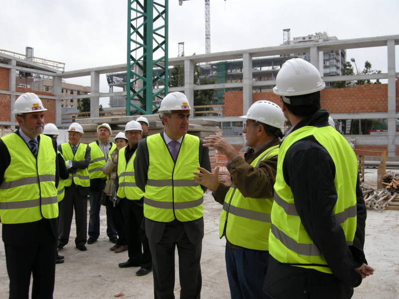 El delegado del Gobierno visita las obras del pabellón Cagigal