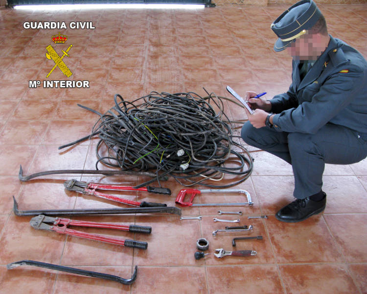 La Guardia Civil detiene a una persona por la sustracción de cableado eléctrico en Santomera