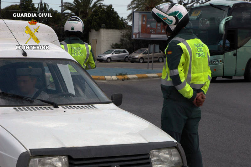 La Guardia Civil detiene a un conductor por circular en sentido contrario al establecido y superar las tasas de alcoholemia