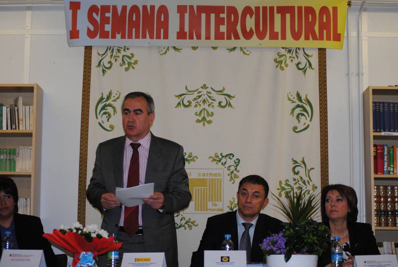 González Tovar inaugura las Jornadas Interculturales del IES El Carmen
