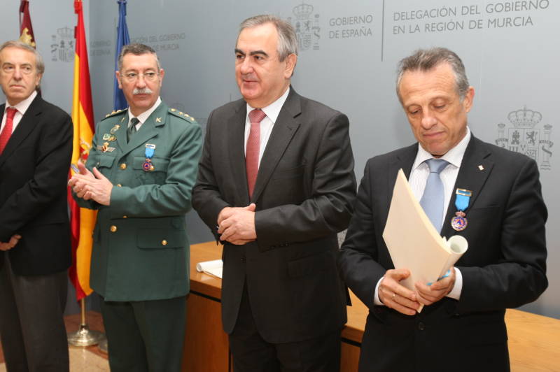 González Tovar entrega a Benjamín Martín y Aurelio Luna las Medallas de Bronce al Mérito de la Protección Civil 
