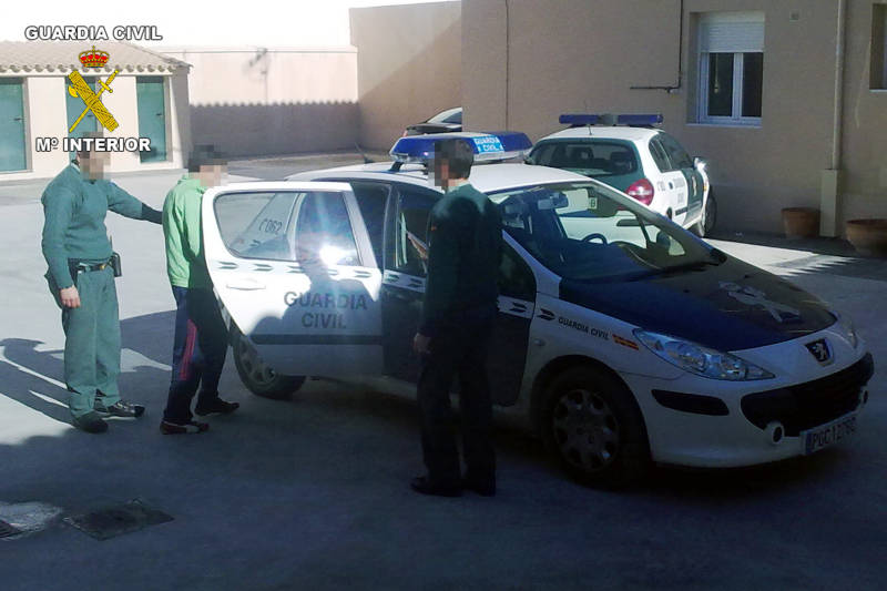 La Guardia Civil detiene en Cehegín a dos personas dedicadas a cometer robos en casas de campo