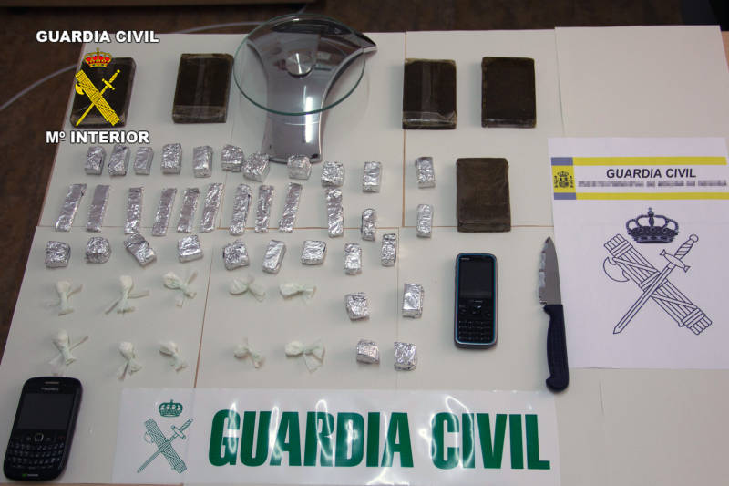 La Guardia Civil detiene a dos personas por tráfico de drogas en un centro educativo de Lorquí