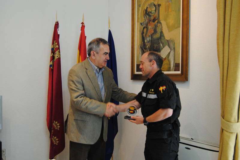 González Tovar recibe a la máxima autoridad de la UME en Murcia