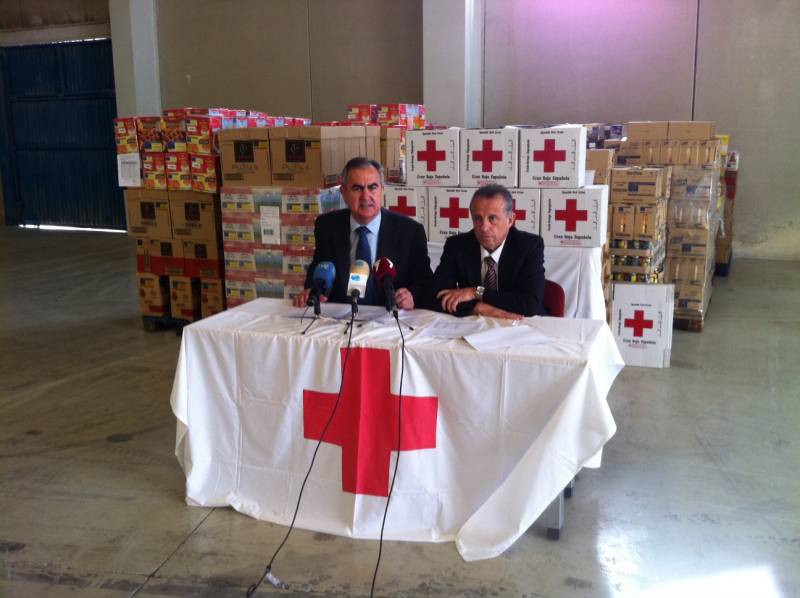 El delegado del Gobierno entrega a Cruz Roja un millón y medio de kilos de alimentos para atender a personas necesitadas