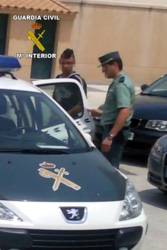 La Guardia Civil detiene a tres jóvenes dedicados a cometer robos con fuerza en Cehegín 