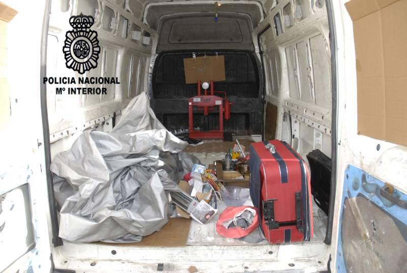 Desarticulado un grupo que utilizaba una furgoneta como laboratorio y una caravana como punto de venta de drogas