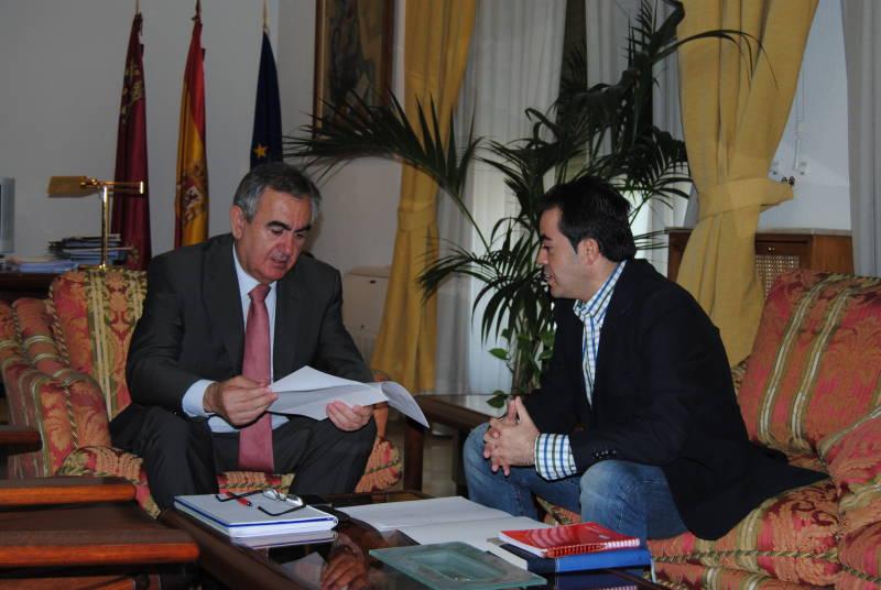 El delegado del Gobierno recibe al nuevo alcalde de Lorquí