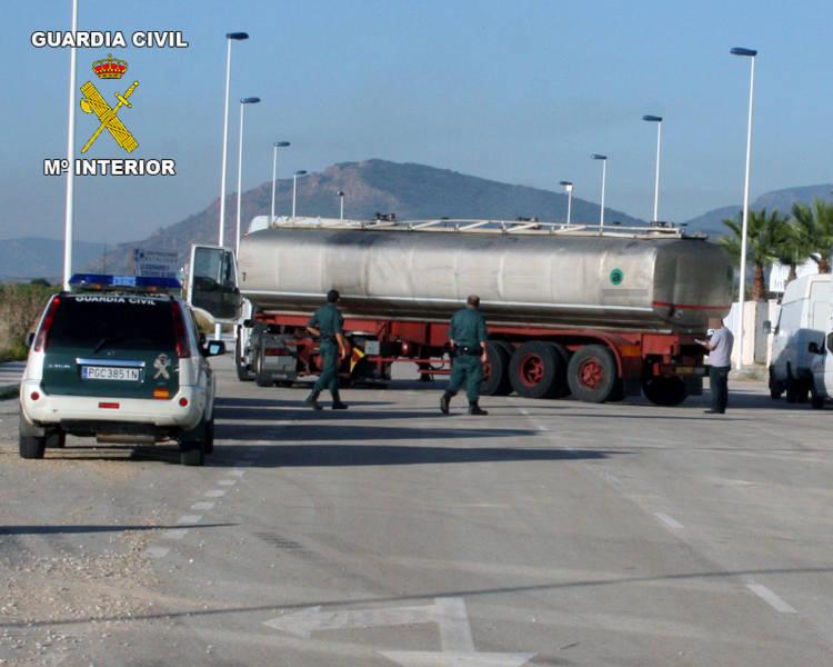 La Guardia Civil detiene al máximo responsable logístico de una banda organizada dedicada a grandes robos de aceite de oliva en almazaras
