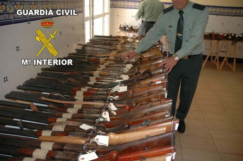 La Guardia Civil de Murcia celebra la exposición – subasta de armas correspondiente al año 2011