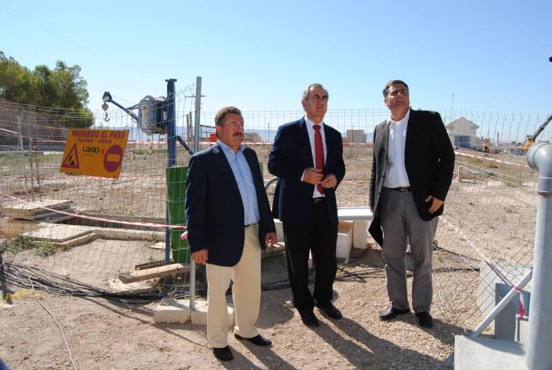 El delegado del Gobierno visita las obras de emergencia para la reparación del depósito de reserva de agua potable de Lorca 