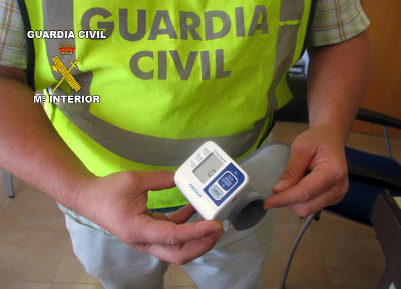 La Guardia Civil detiene a dos personas dedicadas a cometer robos simulando ser personal sanitario