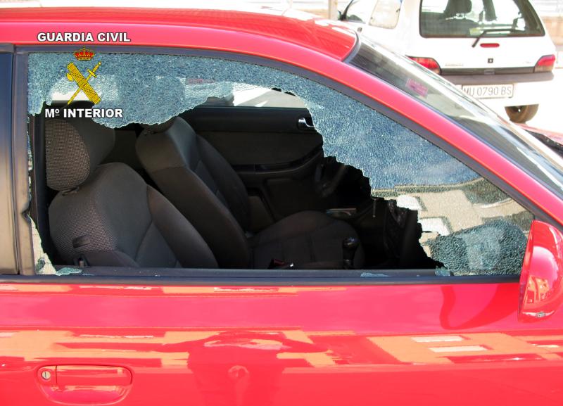 La Guardia Civil detiene a una pareja dedicada a cometer robos con fuerza en vehículos en San Javier