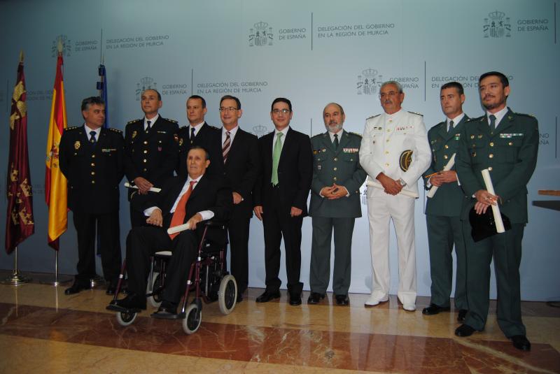 El delegado del Gobierno entrega los títulos de la Orden del Mérito Civil a miembros de Fuerzas y Cuerpos de Seguridad del Estado